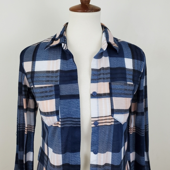 A&K Originals Split Back Flannel Shirt - Picture 2 of 12